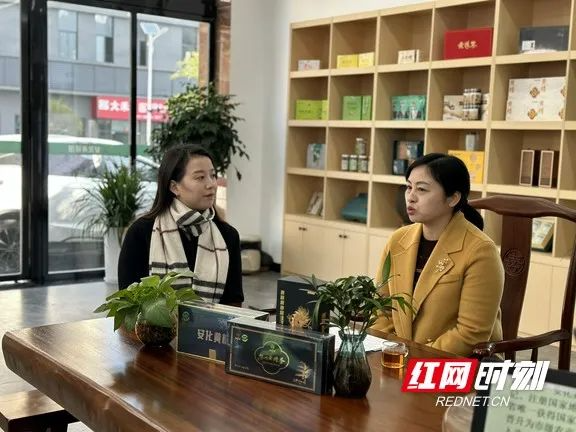安化县人大常委会副主任、安化生物医药产业链副链长李艳云正在接受采访。.marked.jpg 图片